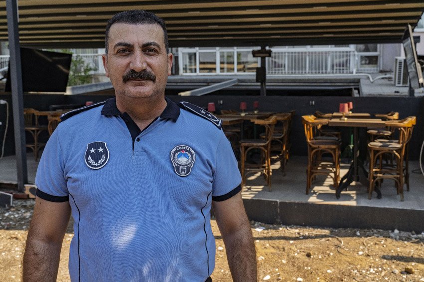 İzmir Büyükşehir Belediyesi Zabıta Dairesi Başkanlığı Denetim Şube Müdürlüğü ekipleri,