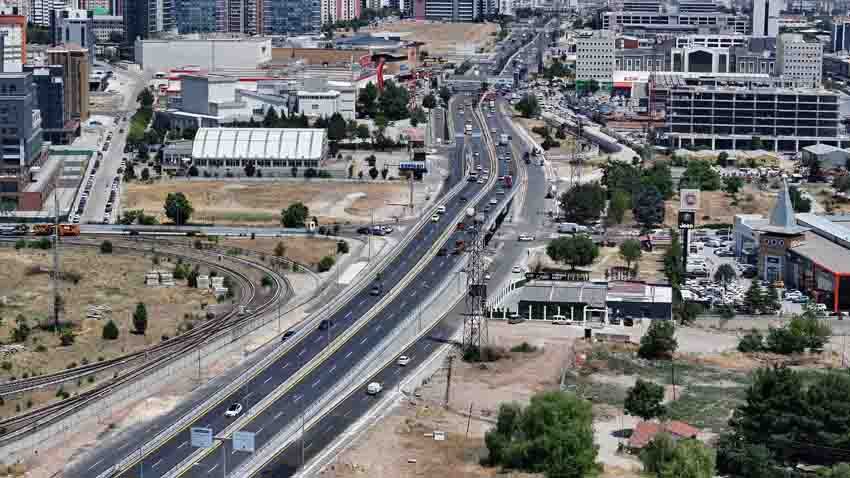 Ankara Büyükşehir Belediyesi tarafından Anadolu Bulvarı ile Bağdat Caddesi’nin kesişiminde