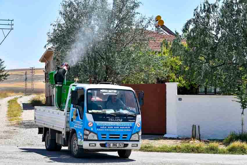 Ankara Büyükşehir Belediyesi, hava sıcaklığının artması nedeniyle Başkent genelinde üreyen