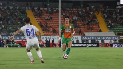  Süper Lig’in 2. haftasında Alanyaspor ağırladığı Rizespor ile 0-0 berabere