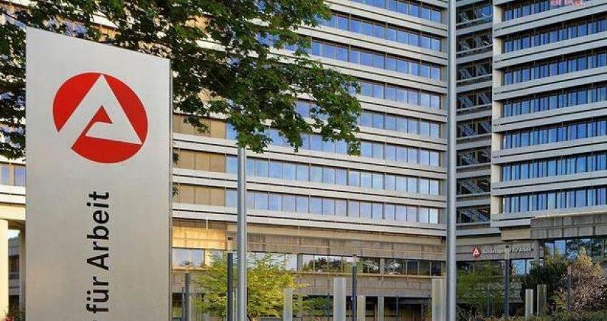 Almanya’da işsiz sayısı temmuzda da yükselerek 3 milyon sınırına yaklaştı.