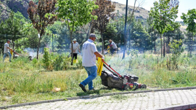 Altındağ Belediyesi, yaz aylarında vatandaşların daha yoğun kullandığı parklarda bakım,