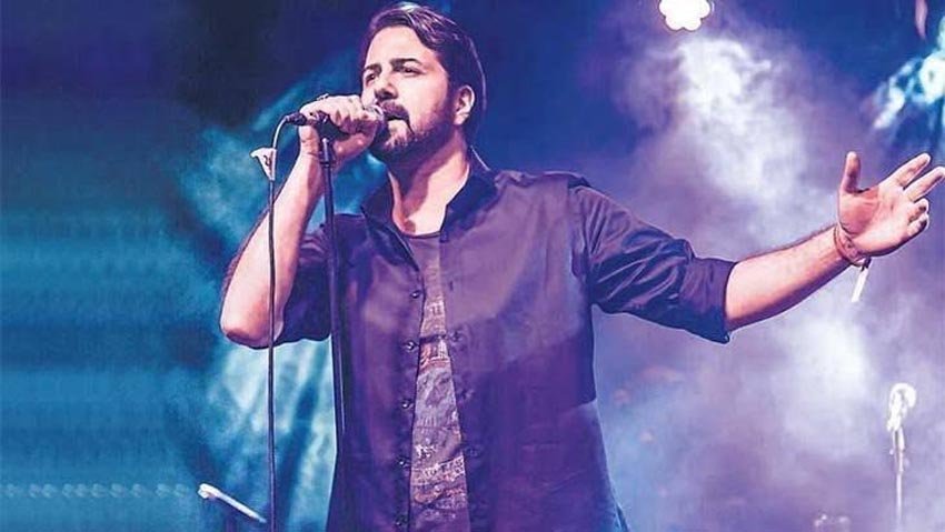 Efsane rock grubu Moğollar’ın solisti Emrah Karaca, Urla'nın eşsiz atmosferinde