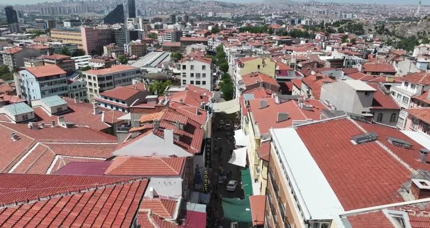 Ankara Büyükşehir Belediyesi (ABB), Çıkrıkçılar Yokuşu Sokağı’nda başlattığı “Cephe İyileştirme