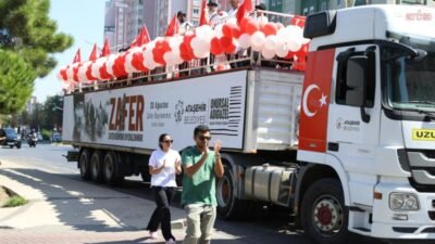 30 Ağustos Zafer Bayramı kutlamaları, Ataşehir'de renkli görüntülere sahne oldu.