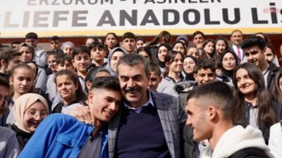 Milli Eğitim Bakanı Yusuf Tekin, üniversiteye yerleşen öğrencileri tebrik ederek,