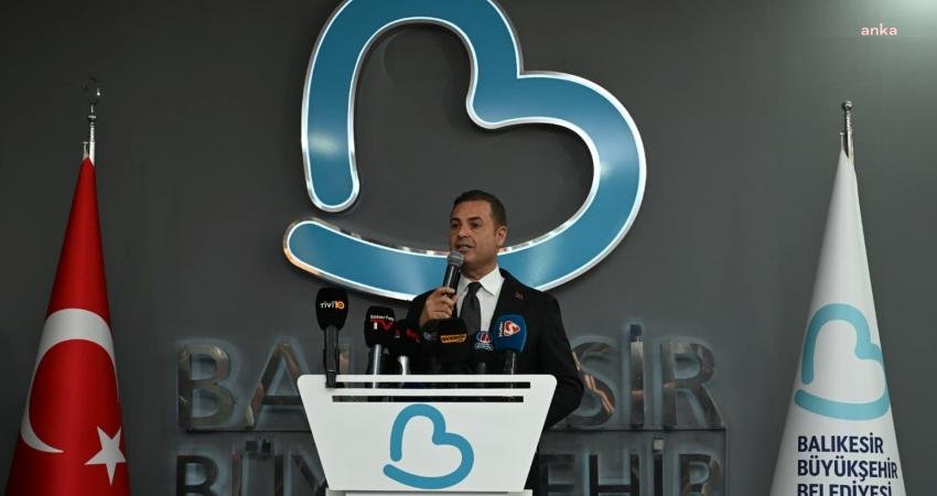 Balıkesir Büyükşehir Belediye Başkanı Ahmet Akın, Sındırgı’da meydana gelen 6.1
