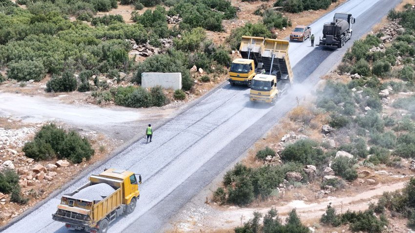 Başkan Çerçioğlu kırsal mahallelerde yol yenileme çalışmalarını sürdürüyor Aydın Büyükşehir Belediyesi, hem şehir merkezinde hem de kırsalda ulaşımı