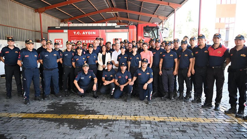 Başkan Çerçioğlu’ndan ateş savaşçılarına ziyaret Aydın Büyükşehir Belediye Başkanı Özlem Çerçioğlu, Nazilli Belediye Başkanı Ertuğrul