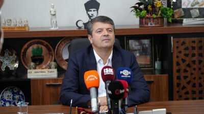 Görevine iade edilen Adıyaman Belediye Başkanı Abdurrahman Tutdere, makamında yaptığı