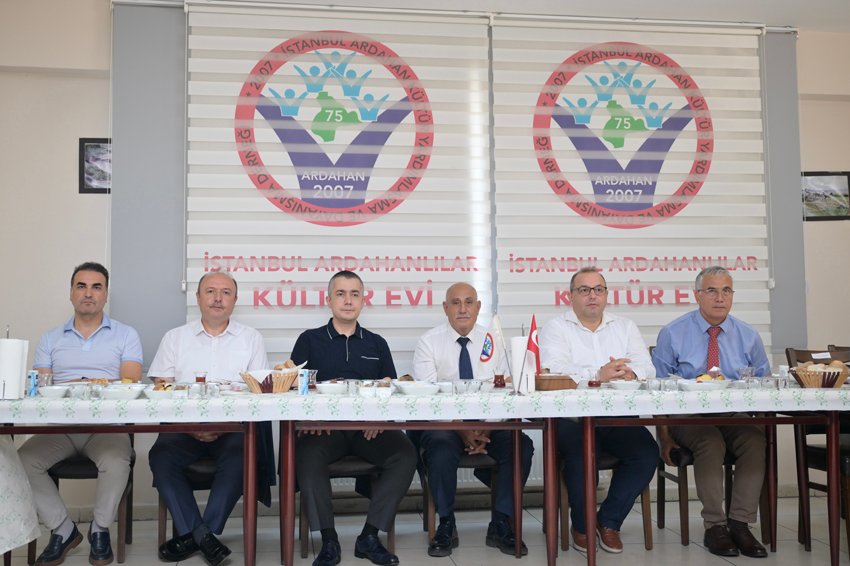 Esenyurt Belediye Başkan Vekili Can Aksoy, Ardahan Kültür Evi’nde düzenlenen