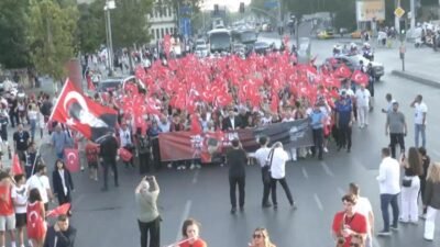 30 Ağustos Zafer Bayramı kapsamında Beşiktaş’ta düzenlenen yürüyüş, Dolmabahçe Sarayı