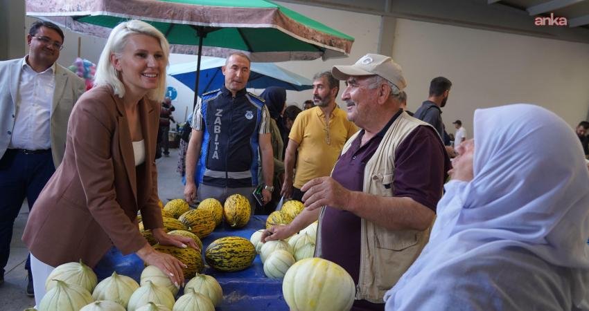 Bilecik Belediye Başkanı Melek Mızrak Subaşı, kapalı pazar esnafını ziyaret