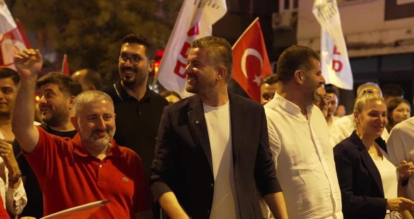 Buca Belediyesi 30 Ağustos'u çoşkuyla kutladı. Düzenlenen etkinlikte konuşan Başkan
