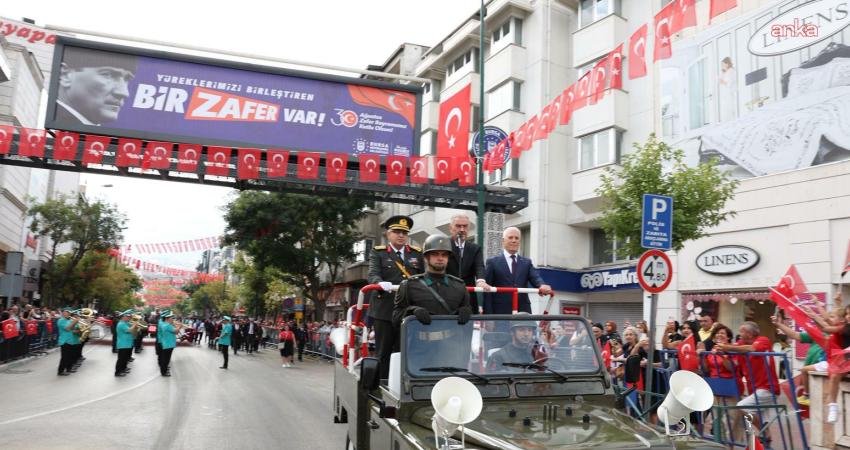 Bursa'da 30 Ağustos Zafer Bayramı kutlamaları coşkulu etkinlikler ile başladı. Büyükşehir