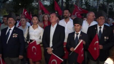 Büyükçekmece’de 30 Ağustos Zafer Bayramı kutlamaları, Kumburgaz Sahili’nde onlarca teknenin