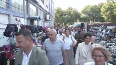 CHP milletvekilleri, saha çalışmaları kapsamında Manisa Akhisar’da pazar esnafı ve