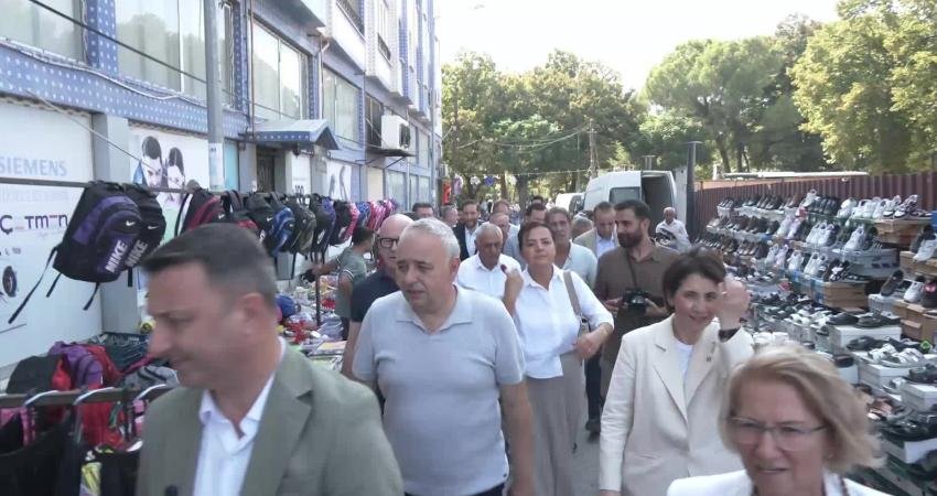CHP milletvekilleri, saha çalışmaları kapsamında Manisa Akhisar’da pazar esnafı ve