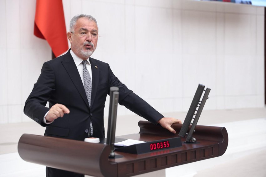 Muğla’nın Yatağan ilçesindeki termik santralden yayılan siyah duman, hava kirliliği