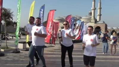 Edirne'de düzenlenen 10. Uluslararası Edirne Maratonu'na katılan CHP'liler, Silivri'deki Marmara