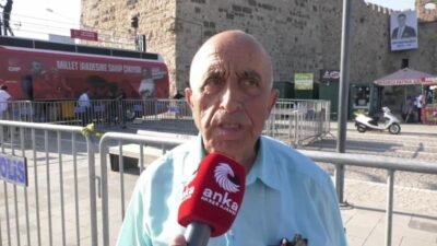 CHP'nin Sinop'ta düzenlediği "Millet İradesine Sahip Çıkıyor" mitingi öncesinde bir yurttaş,