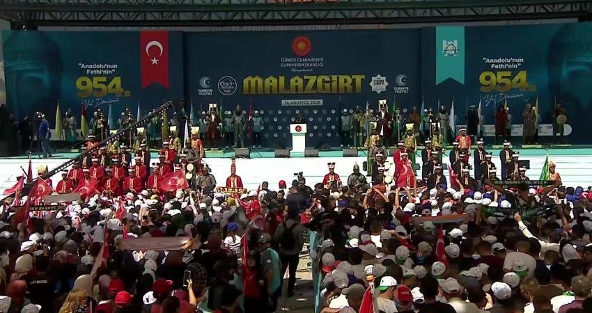 Cumhurbaşkanı Recep Tayyip Erdoğan, "Suriye'deki tüm kardeş halklar gibi Kürtlerin