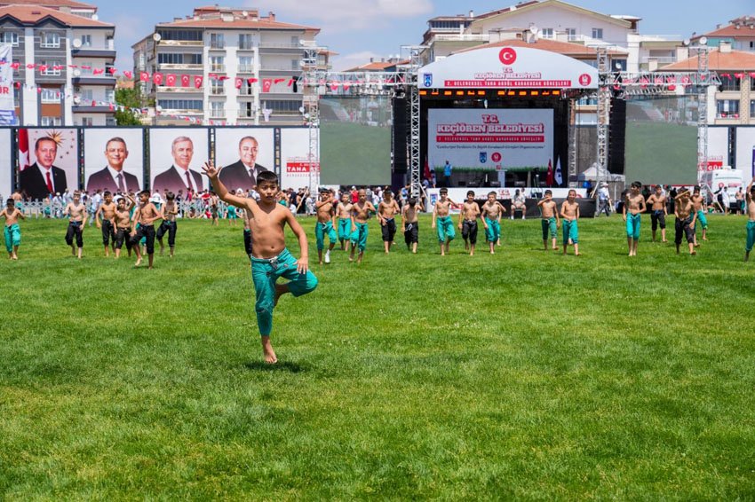 Cumhuriyet tarihinin en büyük Karakucak Güreşleri Keçiören’de başladı Keçiören Belediyesi ile Ankara Büyükşehir Belediyesi iş birliğinde bu yıl