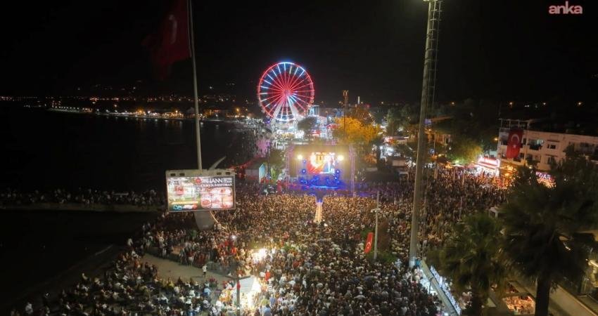 30 Ağustos Zafer Bayramı, Edremit Belediyesi'nin düzenlediği etkinlikler ile kutlanıyor.