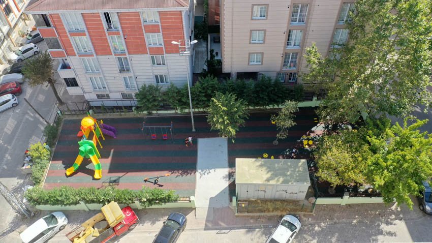 Süleymaniye Mahallesi’nde bulunan Karanfil Parkı, Esenyurt Belediyesi tarafından baştan sona