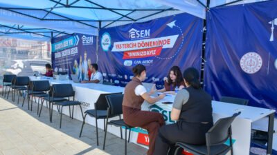 Esenyurt Belediyesi, üniversite sınavına giren adayların tercih döneminde doğru kararlar