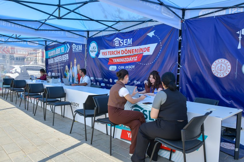 Esenyurt Belediyesi, üniversite sınavına giren adayların tercih döneminde doğru kararlar