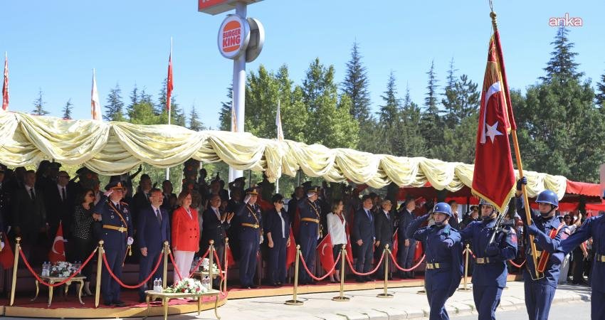 Eskişehir’de 30 Ağustos Zafer Bayramı coşkuyla kutlanıyor. Törenlere katılan Büyükşehir