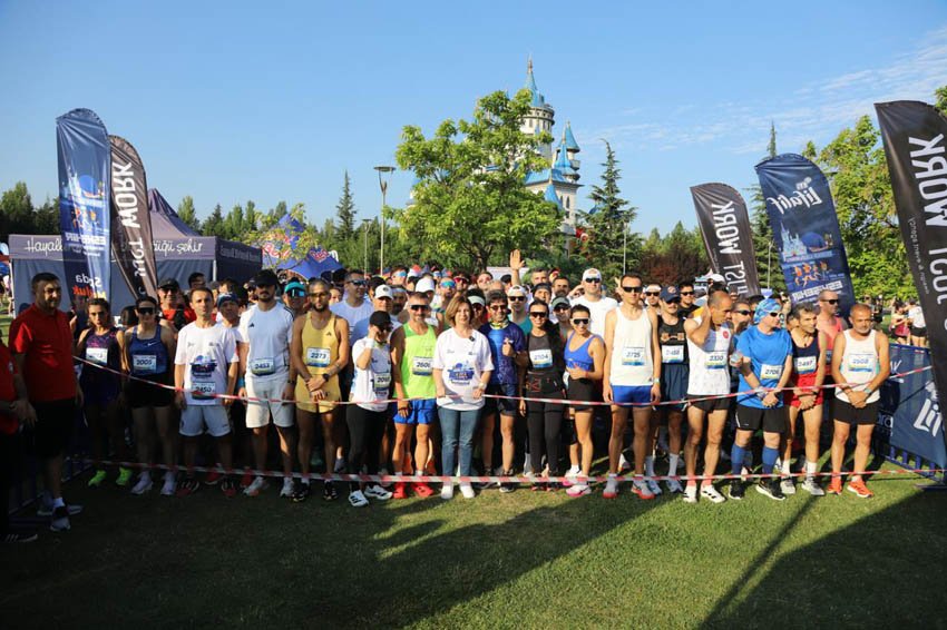 “ETi Lifalif 6. Uluslararası Eskişehir Yarı Maratonu ve Spor Festivali” bu