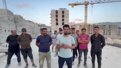 Hatay’ın Defne ilçesi Çekmece mahallesinde TOKİ konutlarının yapımında çalışan işçiler,