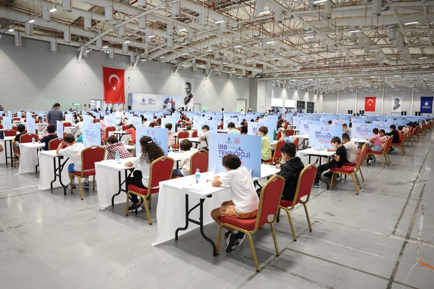 İBB’nin öğrencilere üretim temelli eğitimler verdiği Teknoloji Atölyeleri 2025-2026 döneminin