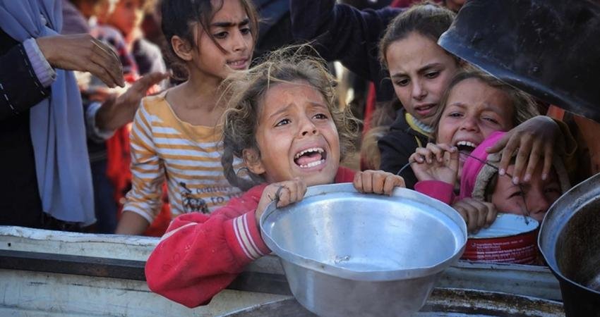 İngiltere Başbakanı Keir Starmer, İsrail'in Gazze'ye yönelik insani yardımlar üzerindeki