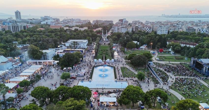 İzmir Enternasyonal Fuarı (İEF), bu yıl da birbirinden ünlü sanatçıların