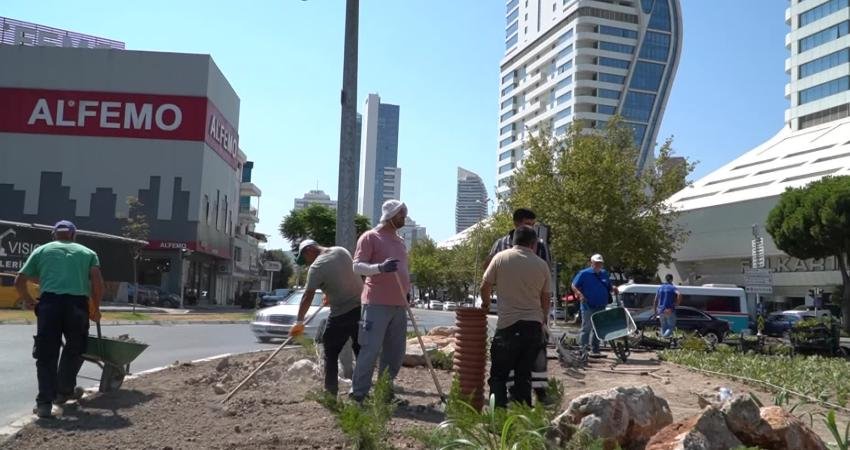 İzmir Büyükşehir Belediyesi kuraklıkla mücadele kapsamında peyzaj çalışmalarında susuzluğa dayanıklı