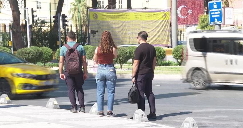 İzmir Büyükşehir Belediyesi Zabıta Dairesi Başkanlığı ekipleri, hem yolcuların hem