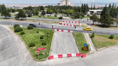 Eskişehir Büyükşehir Belediyesi, Eskişehir D-200 karayolu üzerindeki Tepebaşı Kavşağı’nın kapatılmasına