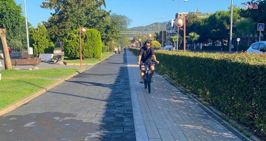 Karadeniz Ereğli Belediyesi, yazın yoğun olarak kullanılan sahil bandında yürütülen