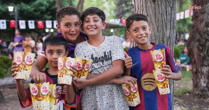 Keçiören Belediyesi’nin kültür-sanat etkinlikleri kapsamında hayata geçirdiği "Bir Yaz Akşamı