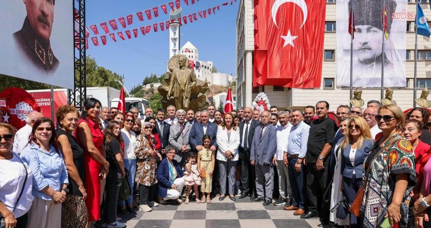 Keçiören Belediyesi, 30 Ağustos Zafer Bayramı dolayısıyla Kalaba Kent Meydanı’nda