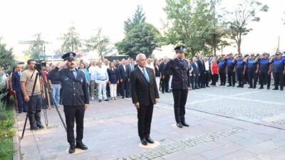 Mamak Belediyesi, 30 Ağustos Zafer Bayramı’nı belediye hizmet binası önünde