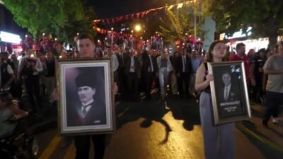 Manisa Büyükşehir Belediyesi, 30 Ağustos Zafer Bayramı dolayısıyla fener alayı