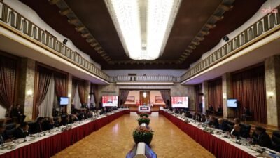 Milli Dayanışma Kardeşlik ve Demokrasi Komisyonu'nda konuşan 28. TBMM Başkanı