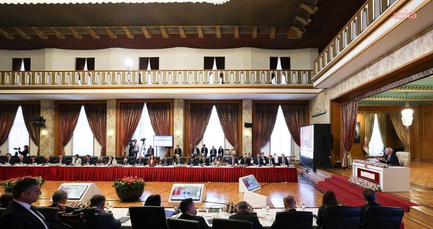 Milli Dayanışma Kardeşlik ve Demokrasi Komisyonu'nda konuşan Hatay Barosu Başkanı