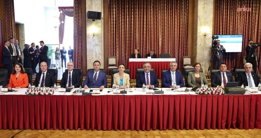 Milli Dayanışma Kardeşlik ve Demokrasi Komisyonu'nda konuşan CHP Genel Başkan Yardımcısı