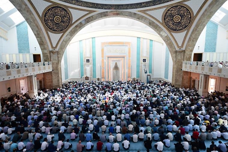 Diyanet İşleri Başkanlığı 1 Ağustos Cuma hutbesinde gene kadınların giyimi