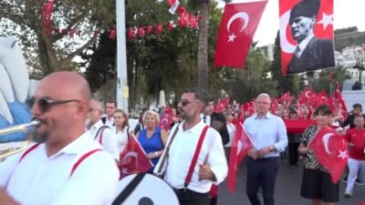 Mudanya’da 30 Ağustos Zafer Bayramı, gün boyu düzenlenen etkinliklerle kutlandı.